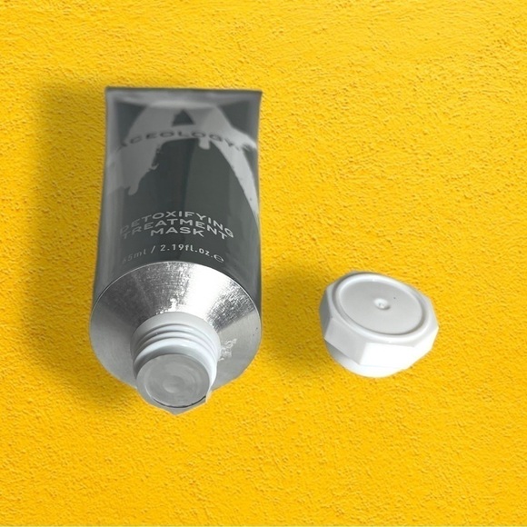 ACEOLOGY Detoxifying Treatment Mask MSRP $59 - Picture 5 of 10